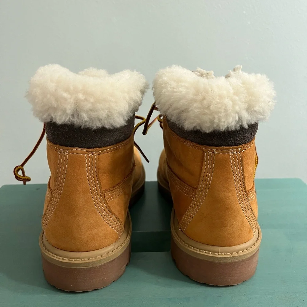 Youth 1.5 Timberland Classic weather resistant laceup boots faux‎ shearling rim